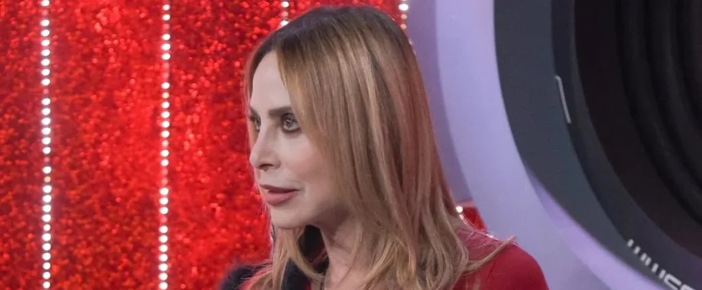 Grande Fratello, Lorenzo e le 5 docce, Stefania Orlando: "dovevi lavarti la coscienza?"