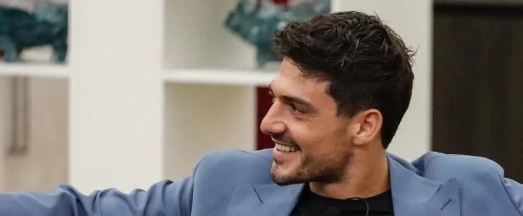 Grande Fratello, i dubbi sul passato di Lorenzo. Interviene un parente: "Passato inventato"