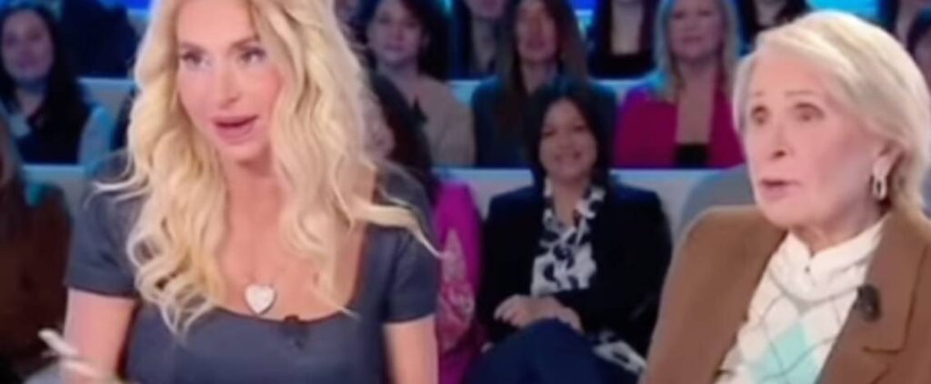 Cosa succede tra Valeria Marini e la madre?