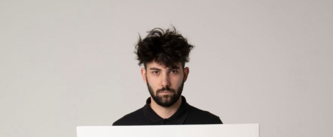 Riccardo Lodoli ha un “diavolo per capello”: ecco il suo nuovo progetto visionario Riccardo Lodoli ha un “diavolo per capello”: ecco il suo nuovo progetto visionario