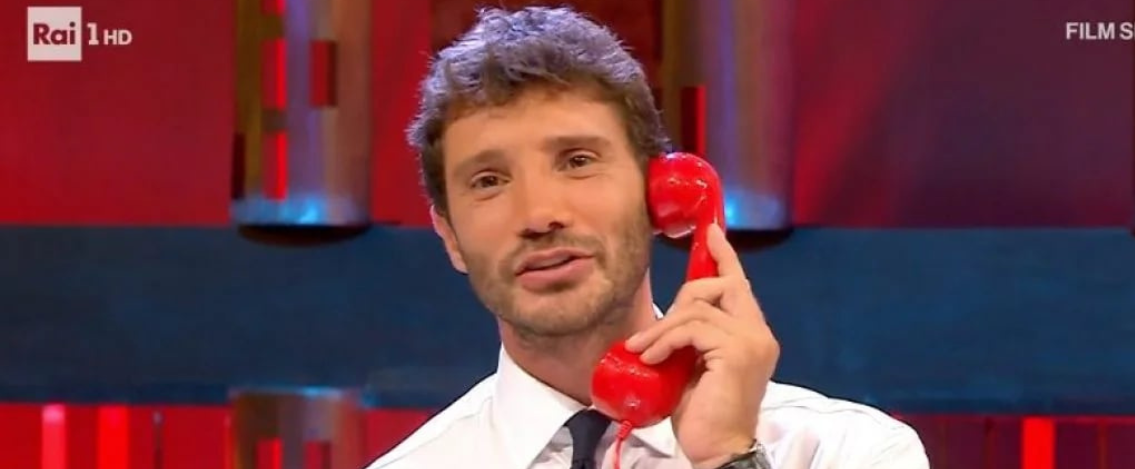 affari tuoi non decolla de martino sotto tono dopo lo scandalo dell8217estate