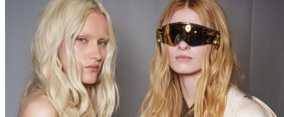 roberto cavalli ss 2026 fausto puglisi riscrive le regole del glamour con oro denim couture e onde da spiaggia