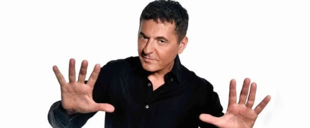Rai vs Mediaset, Teo Mammuccari ironizza sulla Ruota della Fortuna: la stoccata a Domenica In