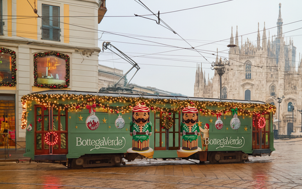 Torna il Tram di Natale Bottega Verde, un viaggio magico nel cuore di Milano Torna il Tram di Natale Bottega Verde, un viaggio magico nel cuore di Milano