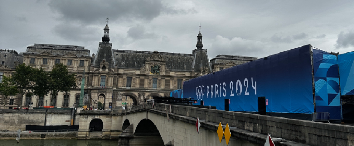 Rapina al Louvre di Parigi, il colpo: sette minuti di audacia Rapina al Louvre di Parigi, il colpo: sette minuti di audacia