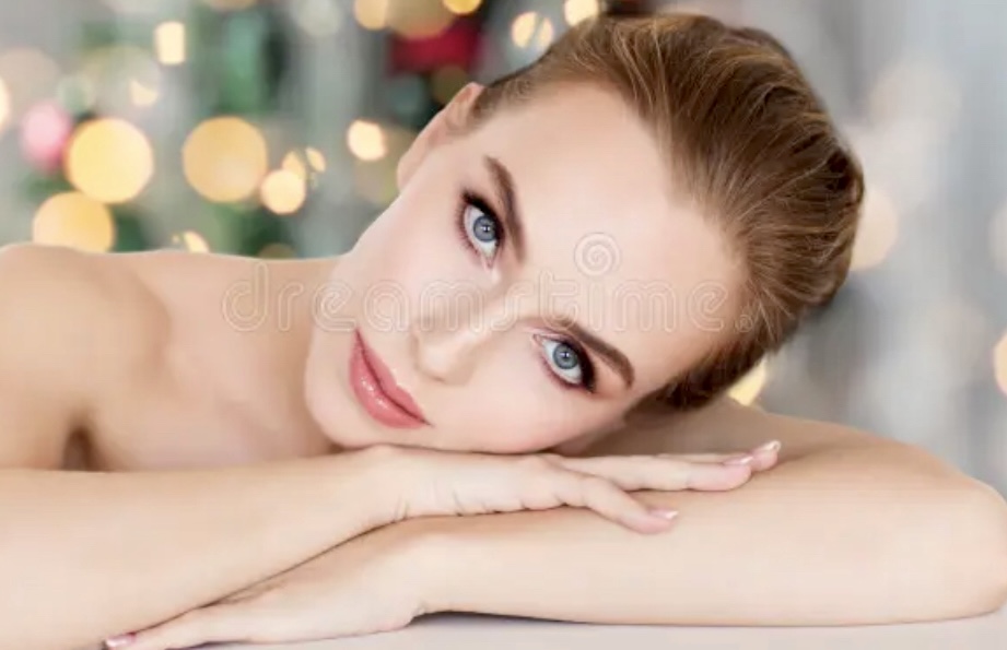 La beauty routine delle feste diventa un rituale di cura e leggerezza La beauty routine delle feste diventa un rituale di cura e leggerezza