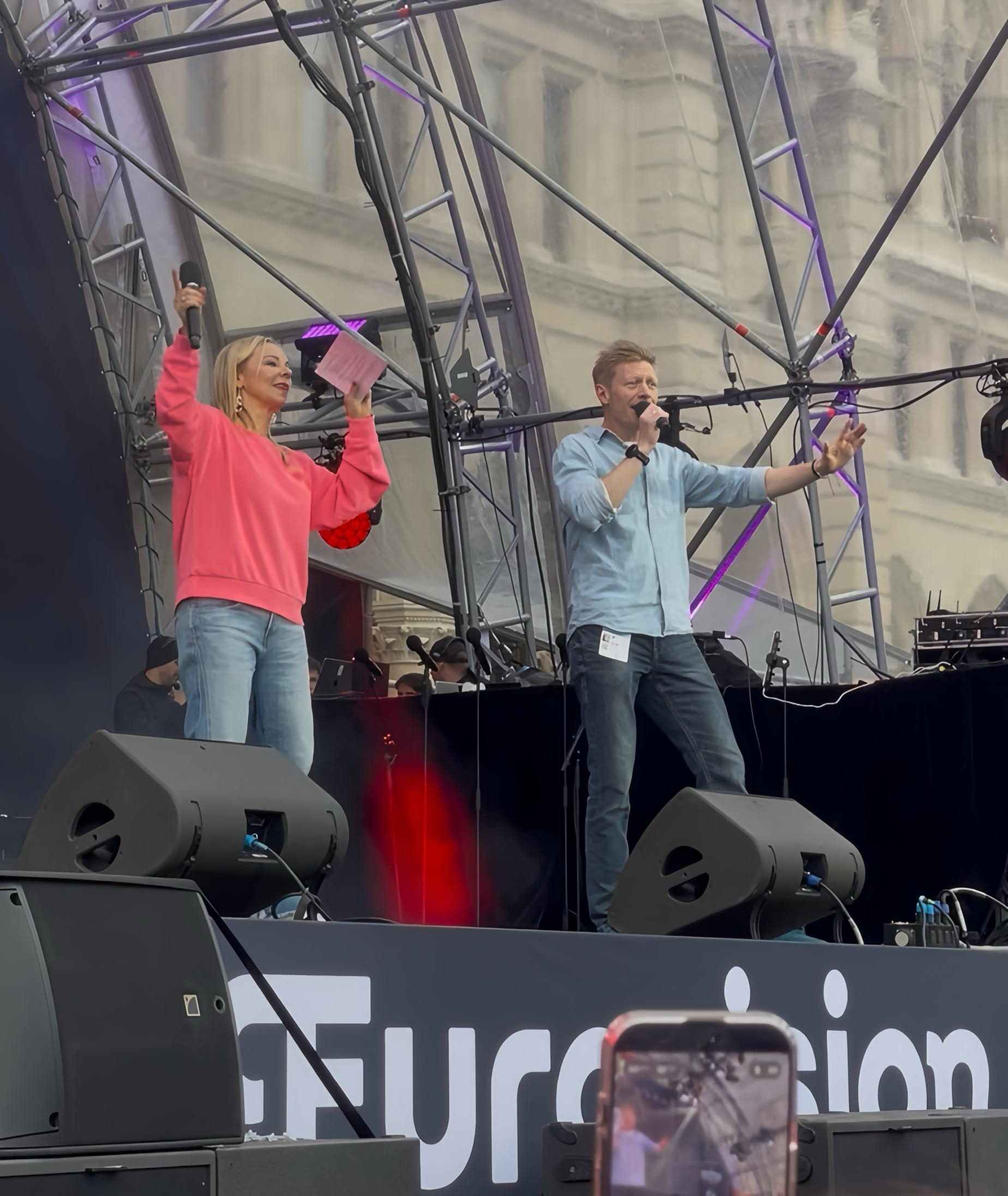 volare 232 l8217inno non ufficiale di eurovision 2026 da vienna all8217eurovision village tutti cantano l8217italia da 361magazine.com volare 232 l8217inno non ufficiale di eurovision 2026 da vienna all8217eurovision village tutti cantano l8217italia