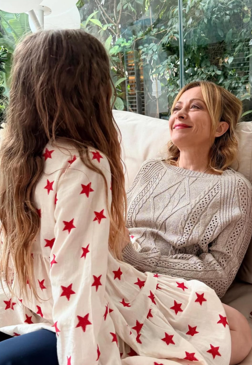 giorgia meloni celebra la festa della mamma la maternit224 ti cambia dentro ti cambia il cuore da 361magazine.com giorgia meloni celebra la festa della mamma la maternit224 ti cambia dentro ti cambia il cuore