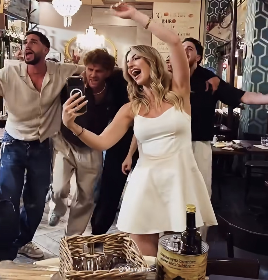 lucia ilardo e karaoke a quattro voci con castorino spolverato e tediosi canta sere nere da 361magazine.com lucia ilardo e karaoke a quattro voci con castorino spolverato e tediosi canta sere nere
