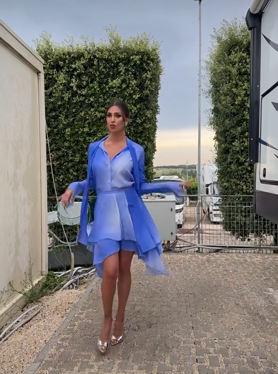 belen rodriguez riparte dalla tv magnetico annuncio social in look cobalto da 361magazine.com belen rodriguez riparte dalla tv magnetico annuncio social in look cobalto