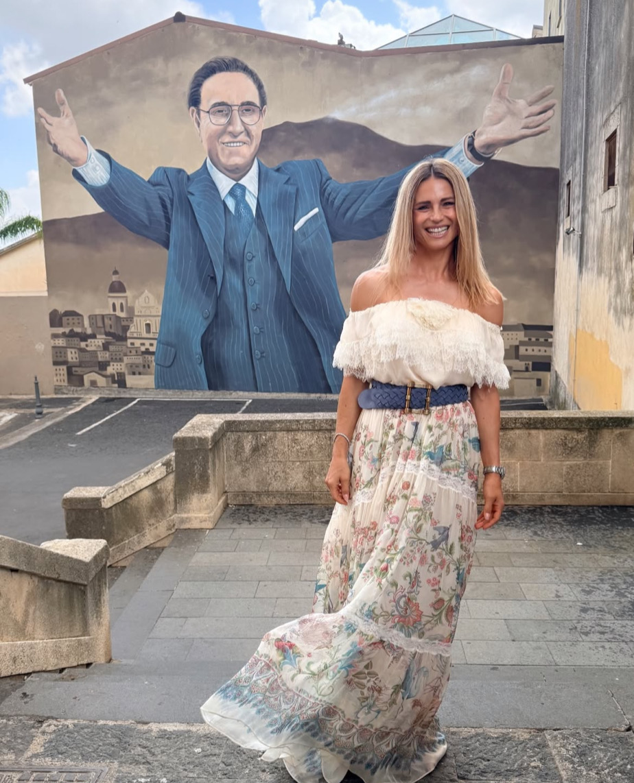 cerimonia a militello per michelle hunziker cittadinanza onoraria tra ricordi sicilia e l8217amicizia con baudo da 361magazine.com cerimonia a militello per michelle hunziker cittadinanza onoraria tra ricordi sicilia e l8217amicizia con baudo