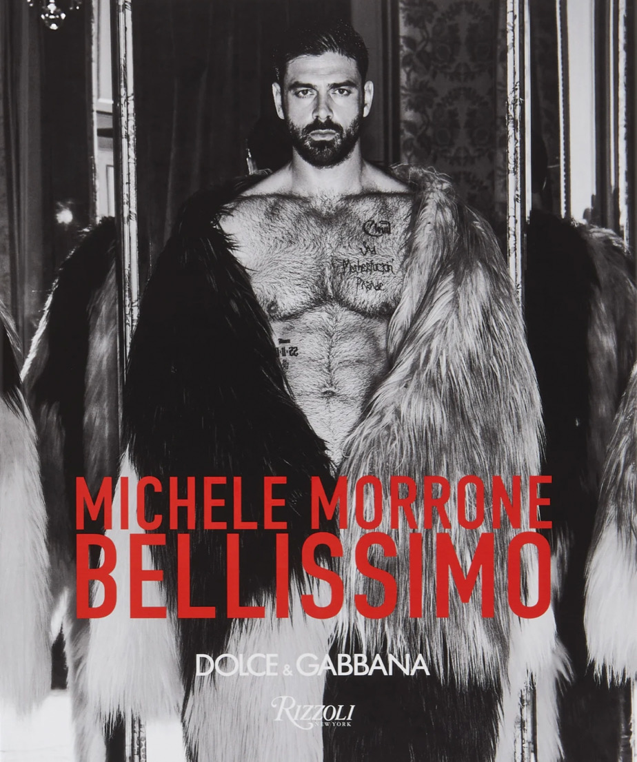 bellissimo michele morrone a taormina firma il foto libro realizzato con dolceampgabbana da 361magazine.com bellissimo michele morrone a taormina firma il foto libro realizzato con dolceampgabbana