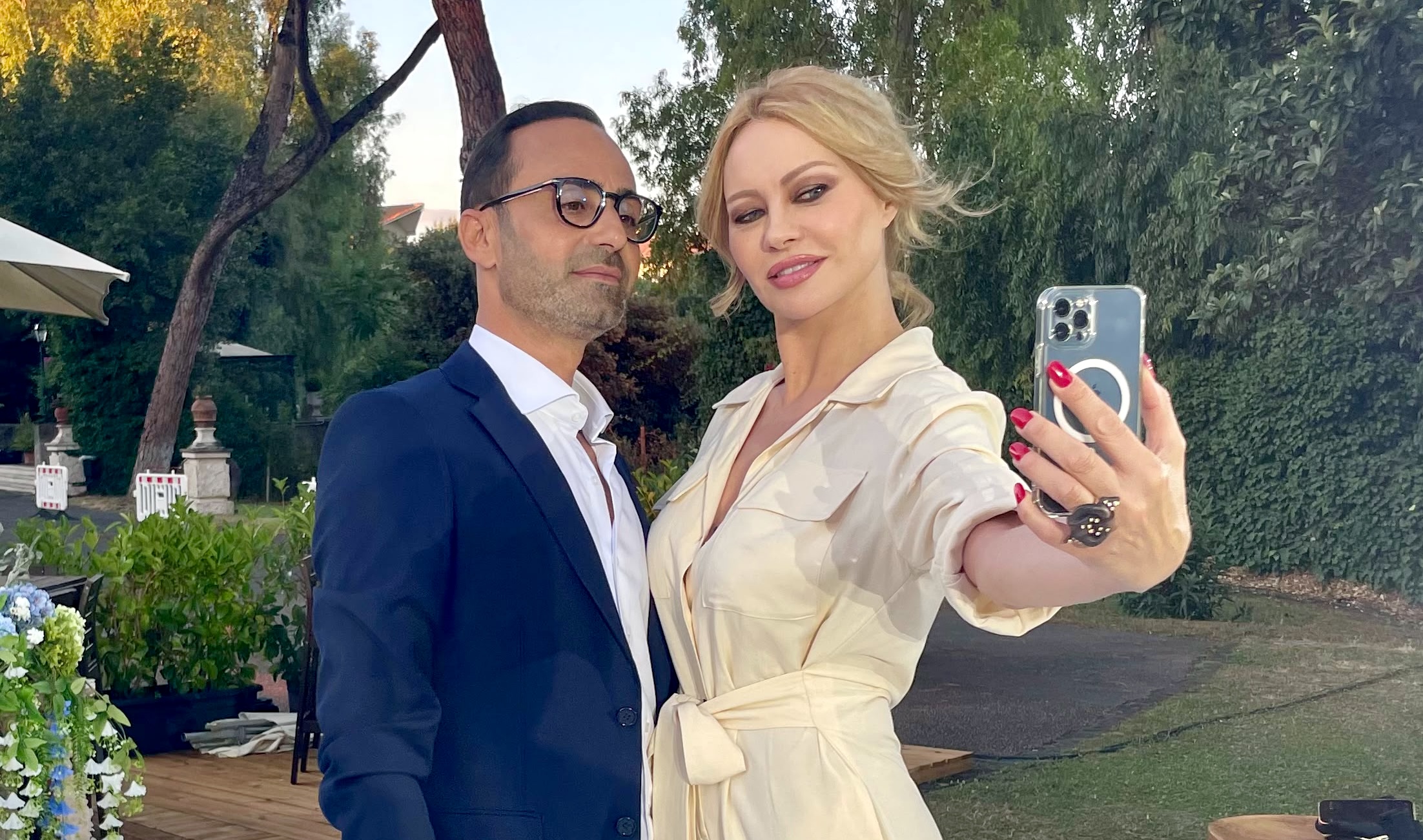 anna falchi torna in tv con un8217estate italiana con lei anche il medico chirurgo alessandro picarella da 361magazine.com anna falchi torna in tv con un8217estate italiana con lei anche il medico chirurgo alessandro picarella