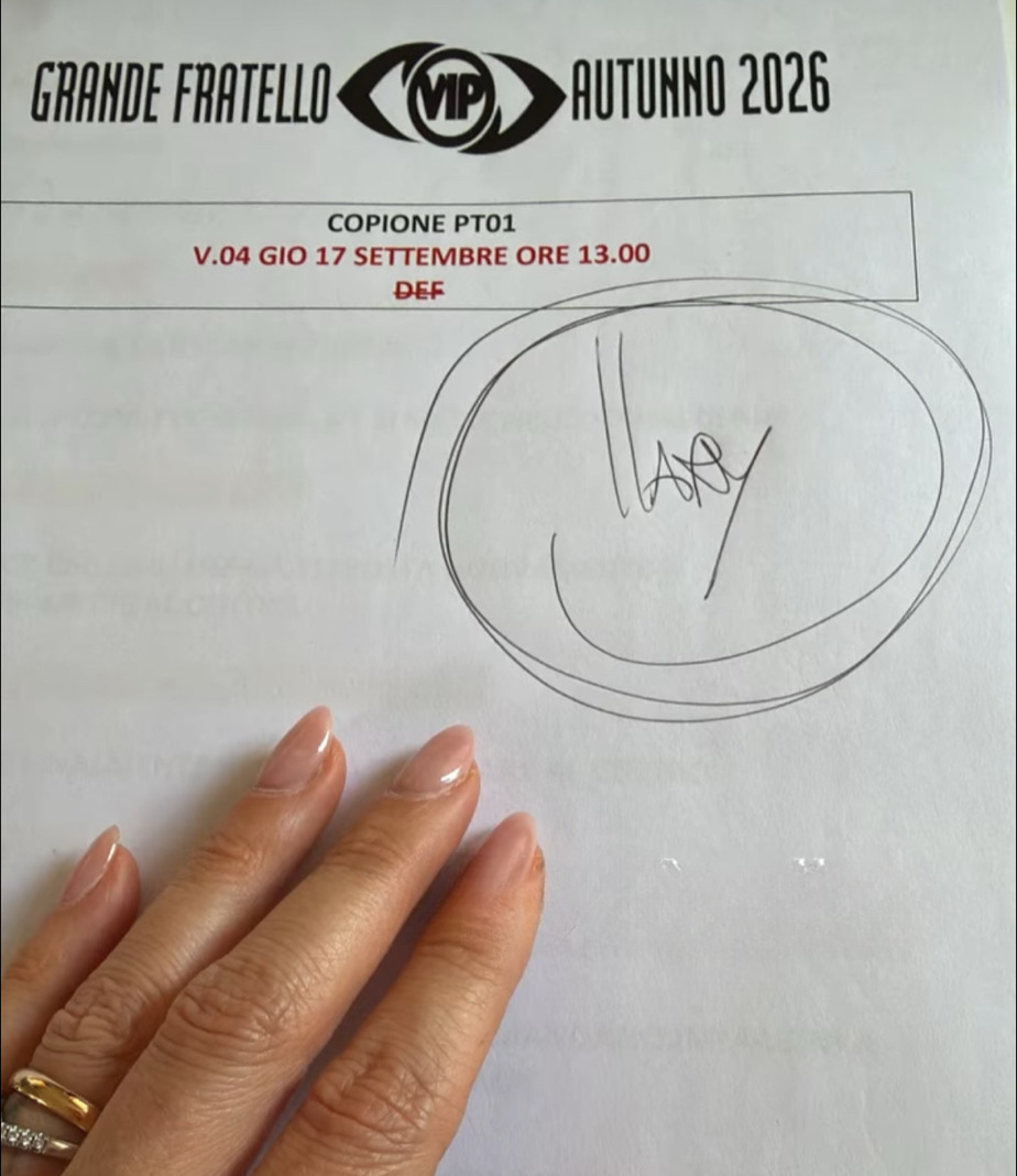 grande fratello vip ilary blasi ai blocchi di partenza con copione in bella vista da 361magazine.com grande fratello vip ilary blasi ai blocchi di partenza con copione in bella vista
