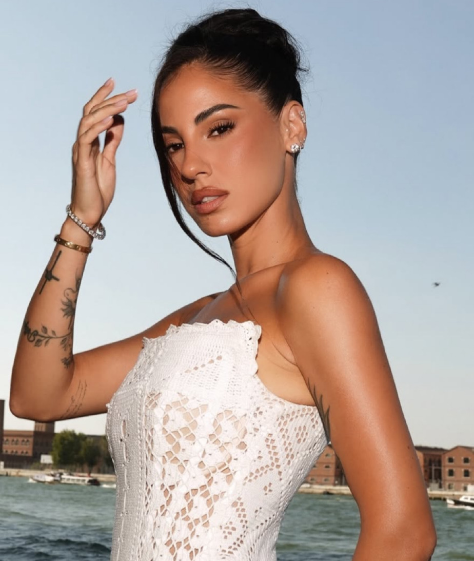 giulia de lellis a venezia 83 con l8217abito 8216lucilla8217 con i centrini della nonna tre generazioni si incontrano in un vestito da 361magazine.com giulia de lellis a venezia 83 con l8217abito 8216lucilla8217 con i centrini della nonna tre generazioni si incontrano in un vestito