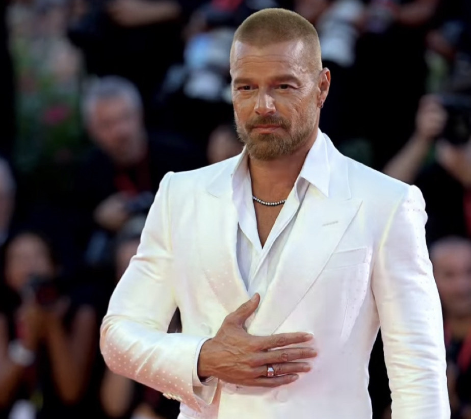 non solo musica per ricky martin a venezia 821683 calca il red carpet come di attore del film hombre al agua da 361magazine.com non solo musica per ricky martin a venezia 821683 calca il red carpet come di attore del film hombre al agua