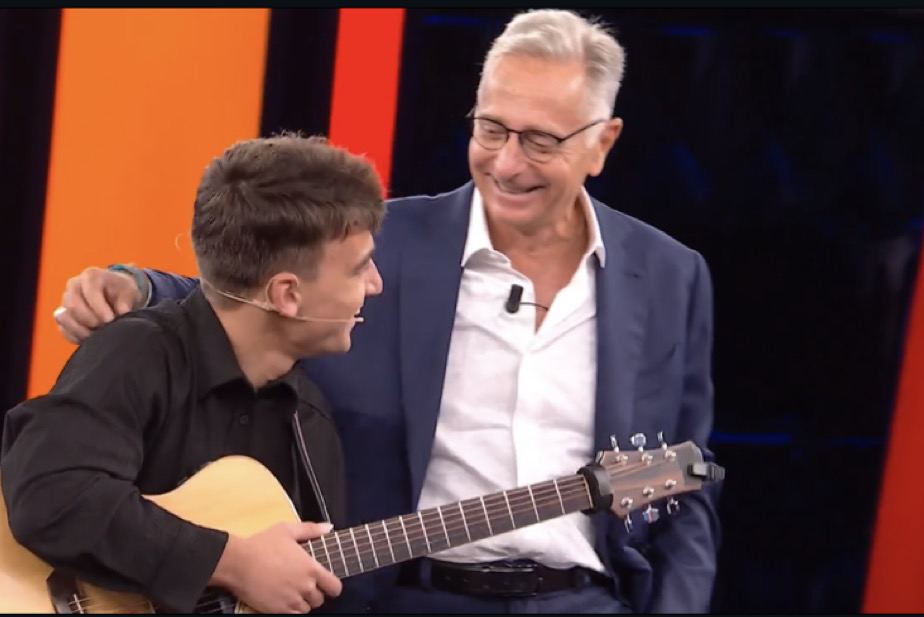 tu s237 que vales bonolis rapito dal chitarrista alessandro io ci aprirei la prima serata di sanremo con un artista cos236 da 361magazine.com tu s237 que vales bonolis rapito dal chitarrista alessandro io ci aprirei la prima serata di sanremo con un artista cos236